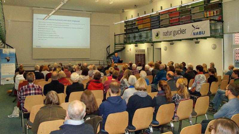 Blick in den großen Vortragssaal beim 5. NABU|naturgucker-Kongress in Göttingen
